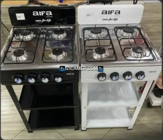 cuisinière avec étagère