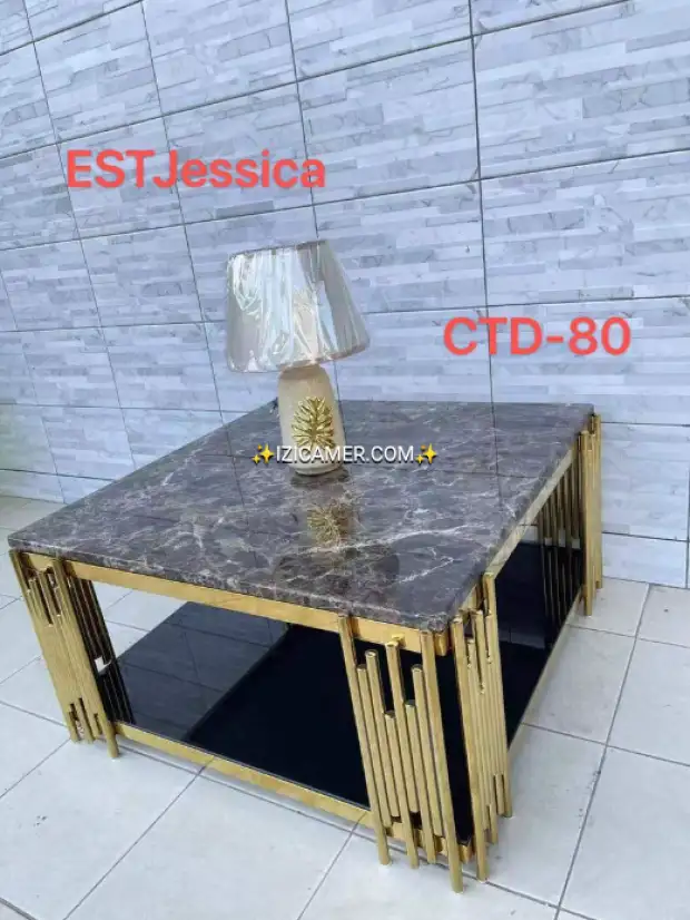 Table marbré disponible