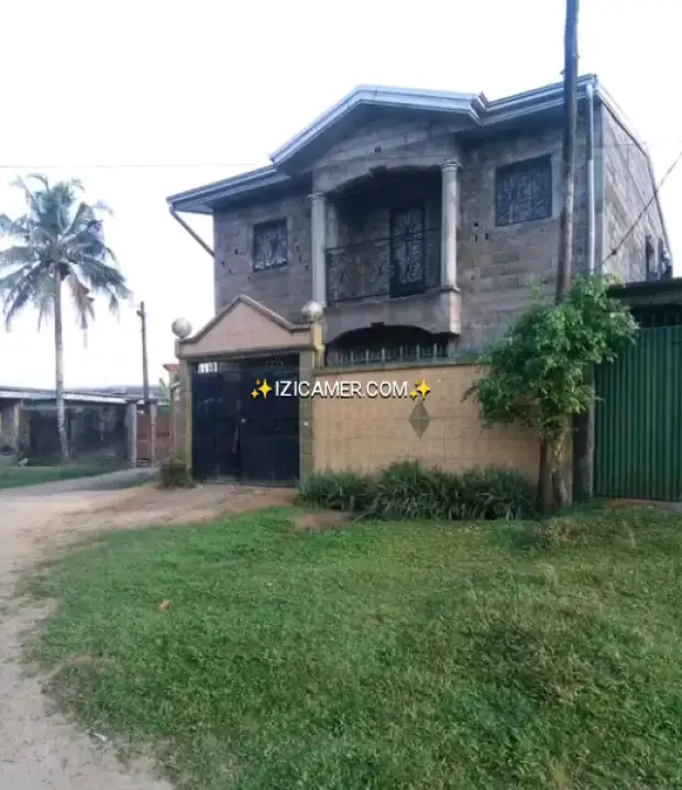 Villa  à vendre à Douala prix bon prix  visible au quartier #Village  Sur une superficie de 250m²