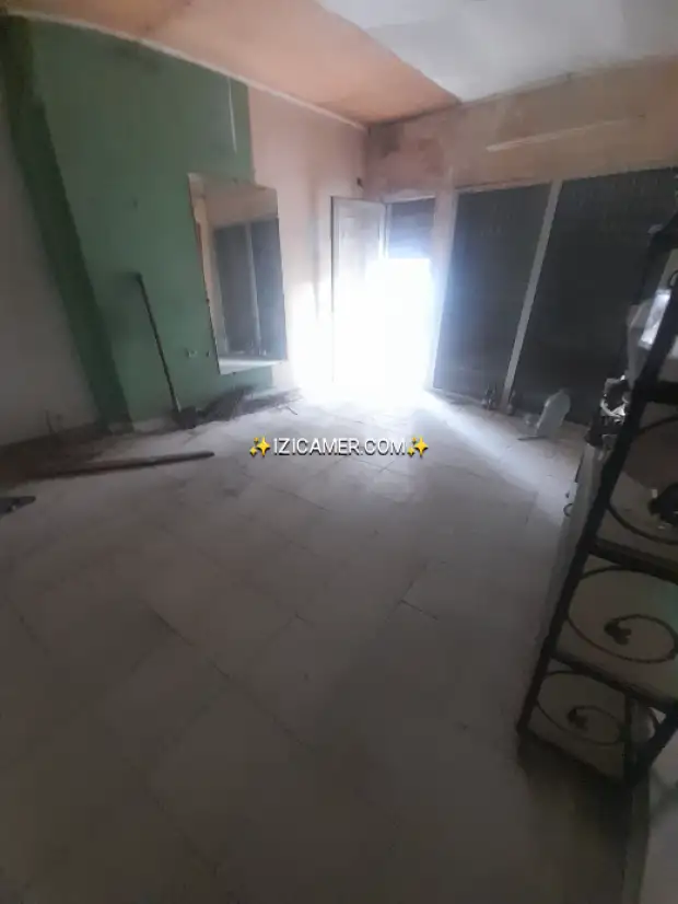 Grand local commercial à louer à akwa avec douche moderne bien situé à akwa 250000 657811632 htt