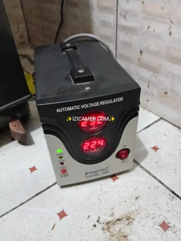 Frigo de marque fiabtec en vente avec son régulateur de tension. Etat:10/10 | IZICAMER