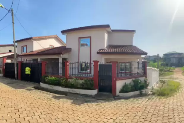 Duplex à vendre yassa (cité Chirac)