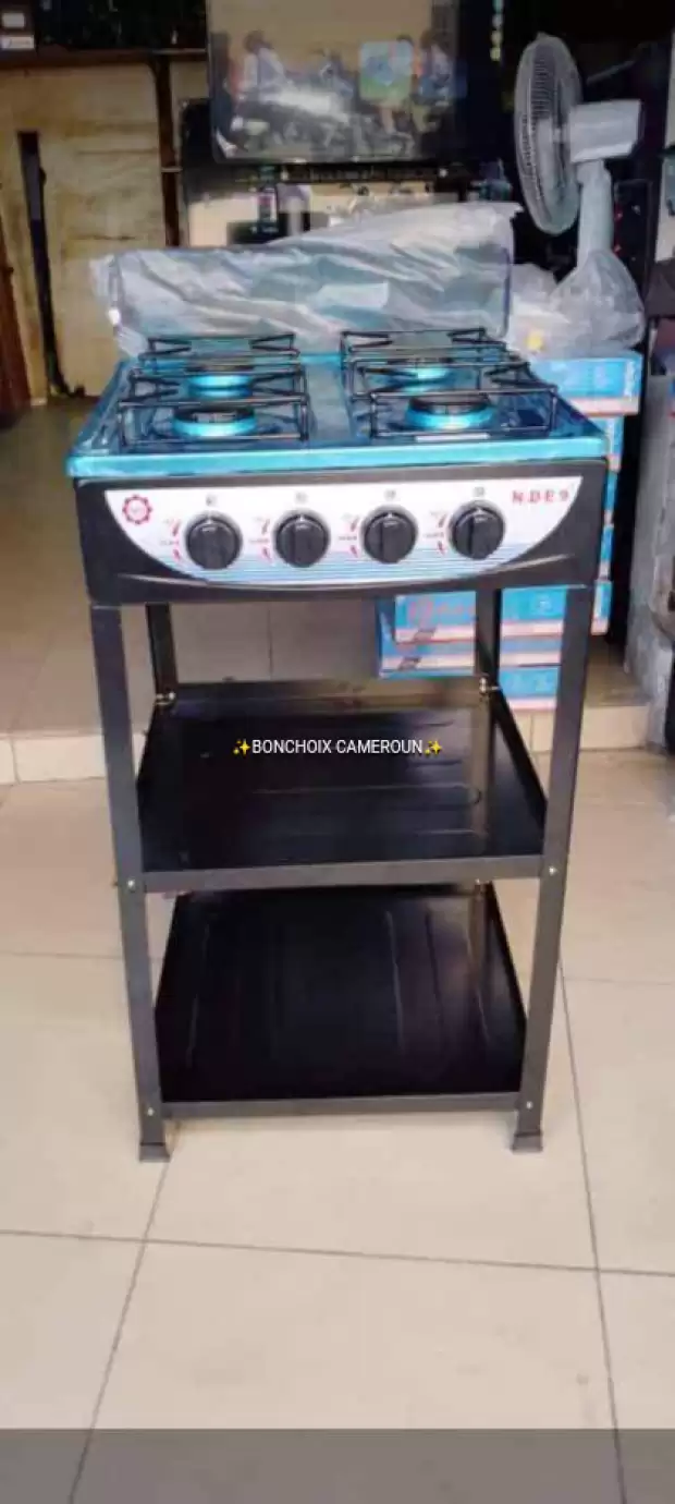 Plaque à gaz cuisinière avec ses deux étagères de rangement
